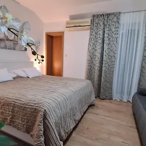 3* krevet i doručak Sobe/rooms Riva